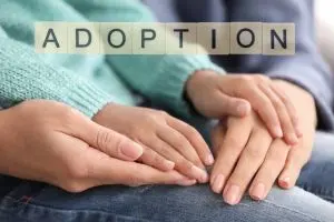 ¿Cuánto tiempo suele tomar el proceso de adopción en Estados Unidos?